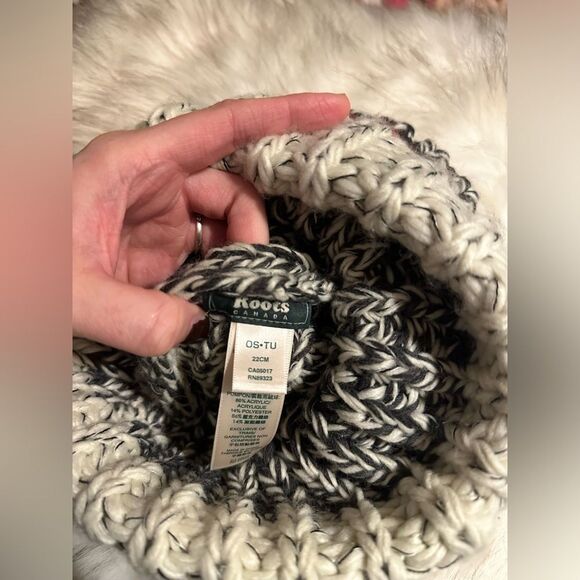Roots Knit Pom Beanie ?❄️